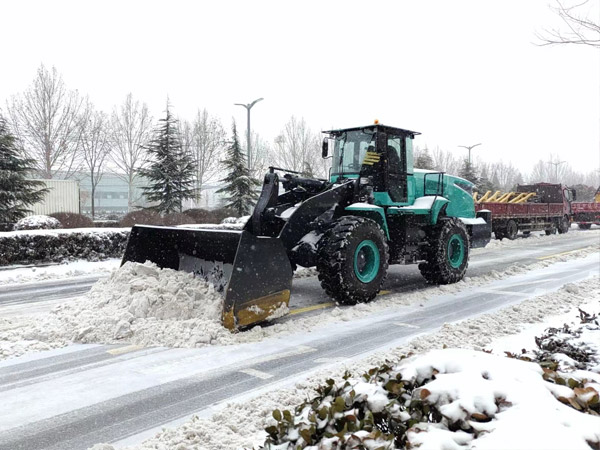 除雪保畅，凯发K8官网首页登录,凯发K8国际首页,凯发·k8国际铁肩道义勇担重任！